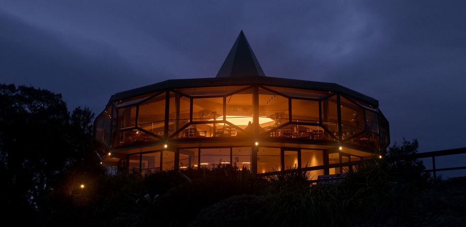 Lunetta, Canberra: Uniforms For A Modernist Icon